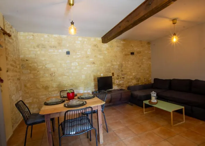 Maison Cosy A Avec Cheminee Et Terrasse - Fr-1-616-275 بيت للعطل Daglan